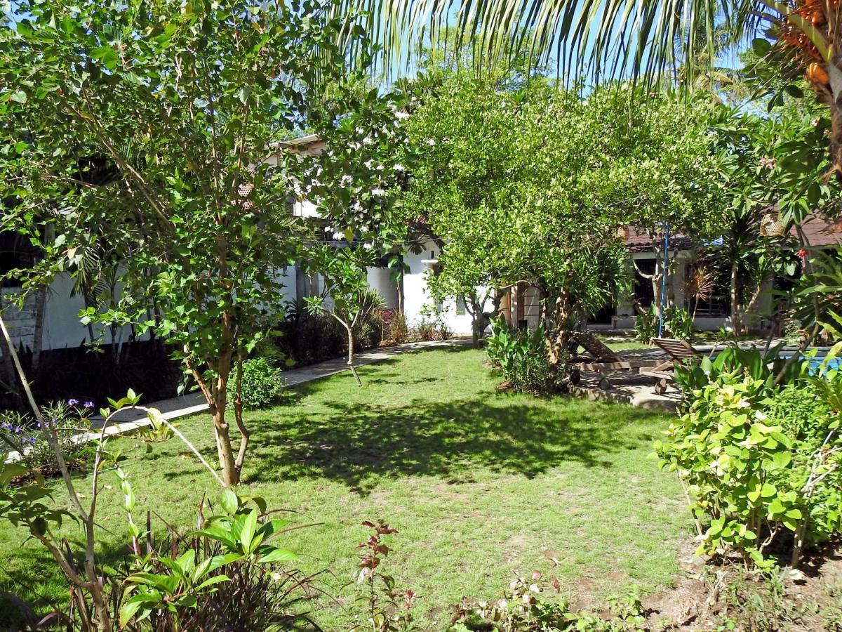 Oasis Villas ギリ・トラワンガン エクステリア 写真